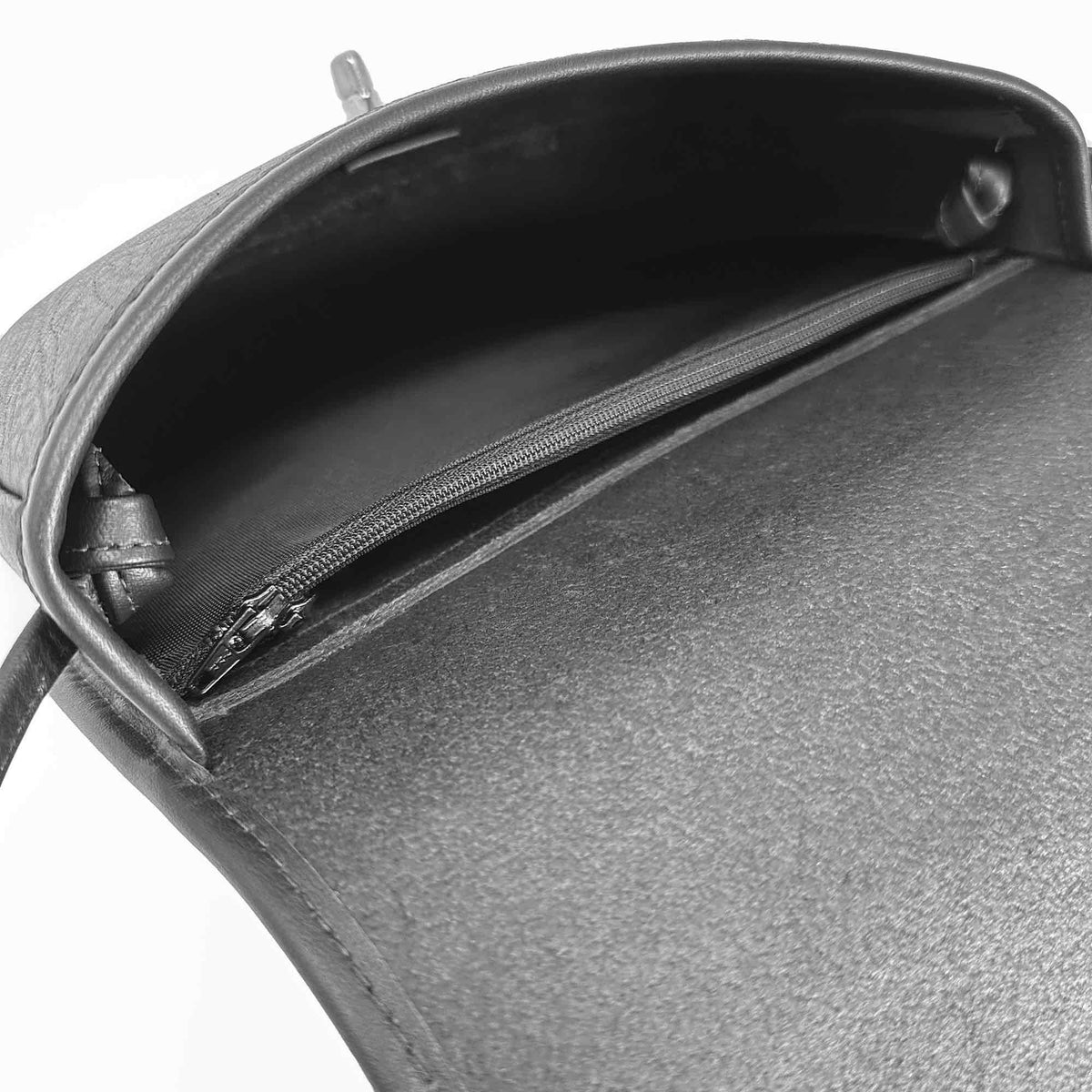 Oberon Design Leather Women's Lilah Crossbody Handbag, interior