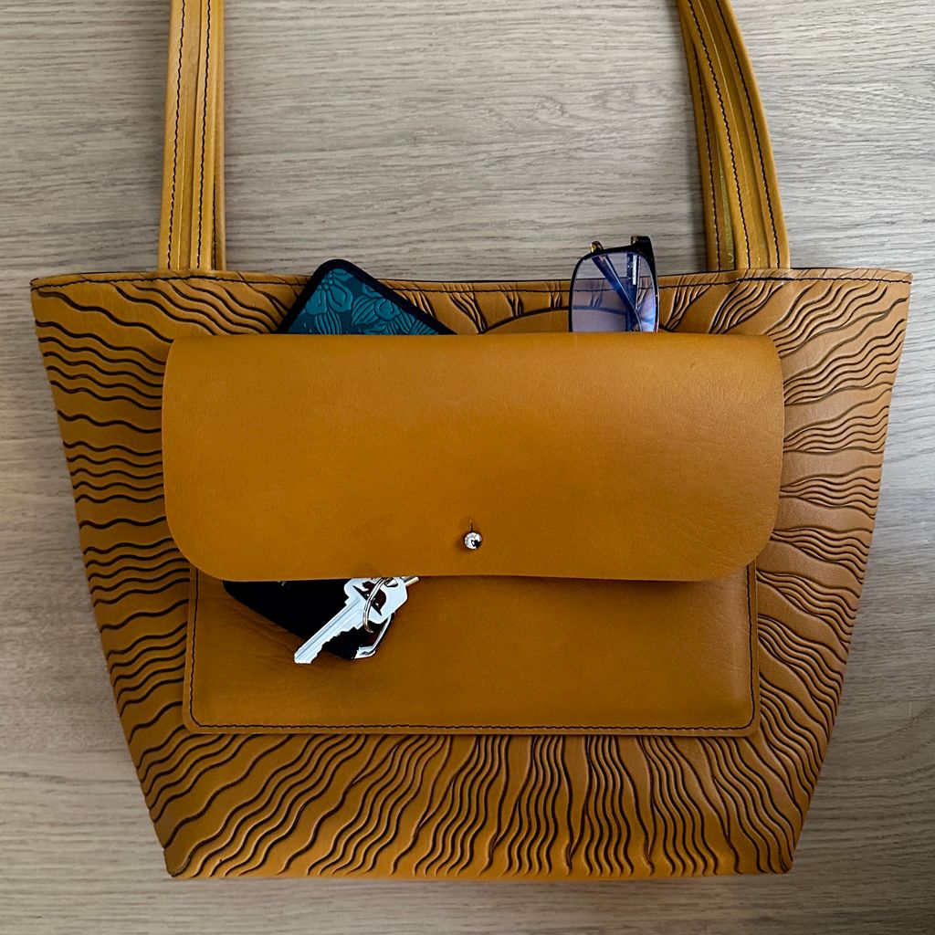 Leather Handbag, The Classic Tote, Sun, Double Pocket Feature With Accessories 